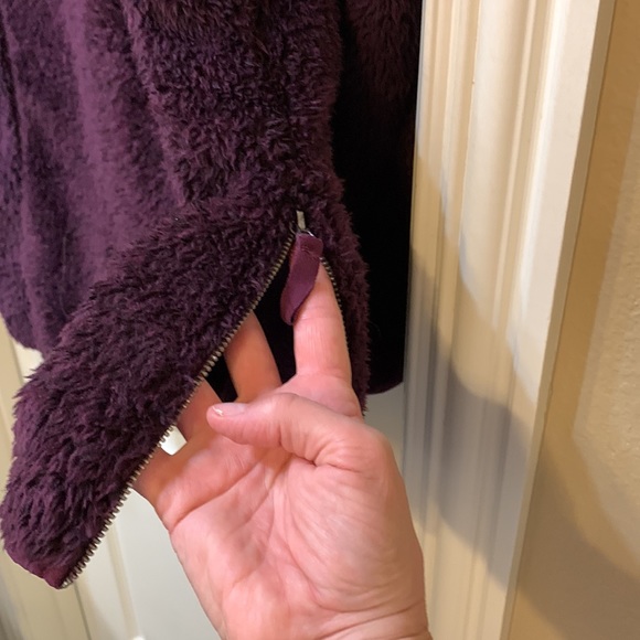 Fleece Pullover - Picture 5 of 11